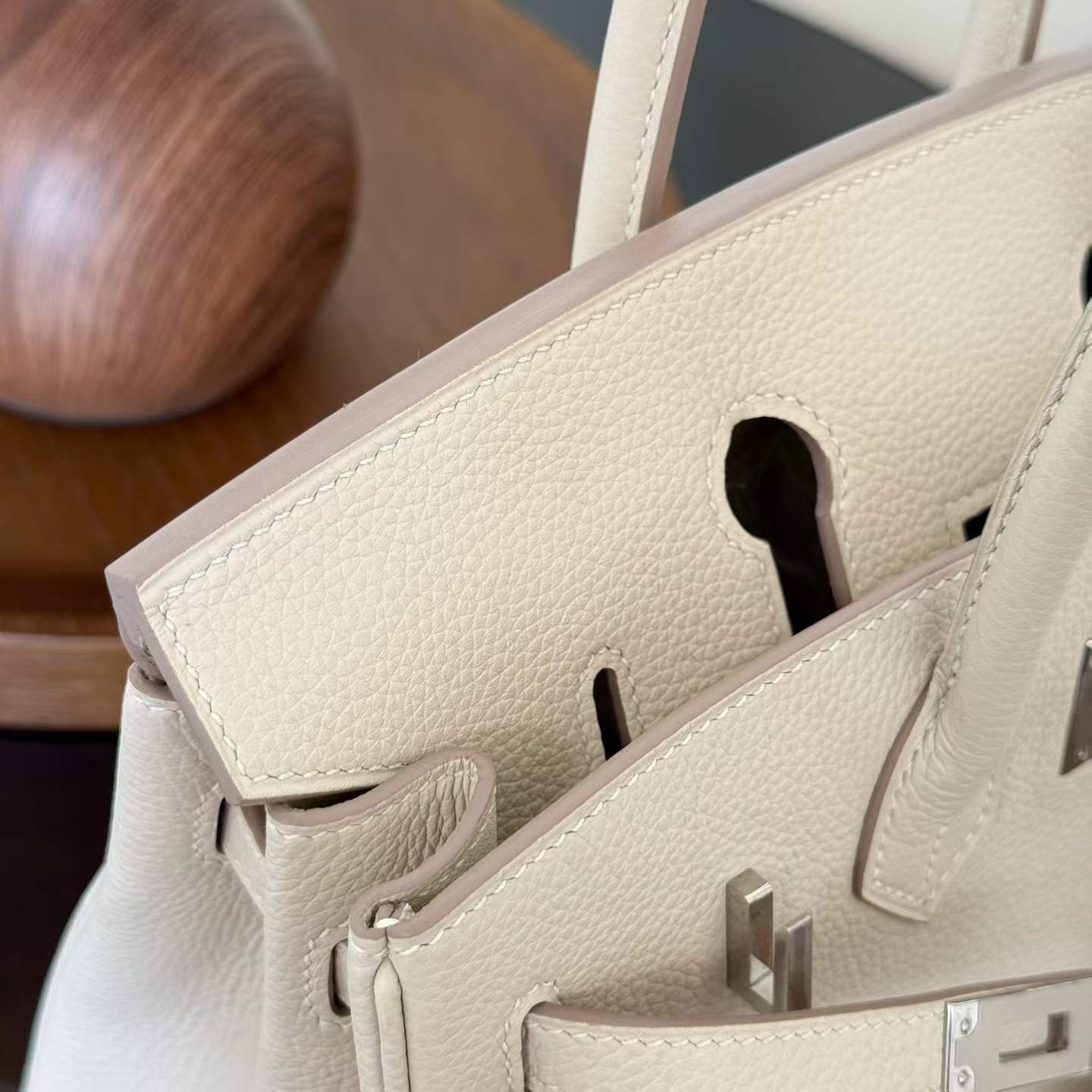 Hermès Birkin 25 Craie Togo Palladium Hardware - Image 5