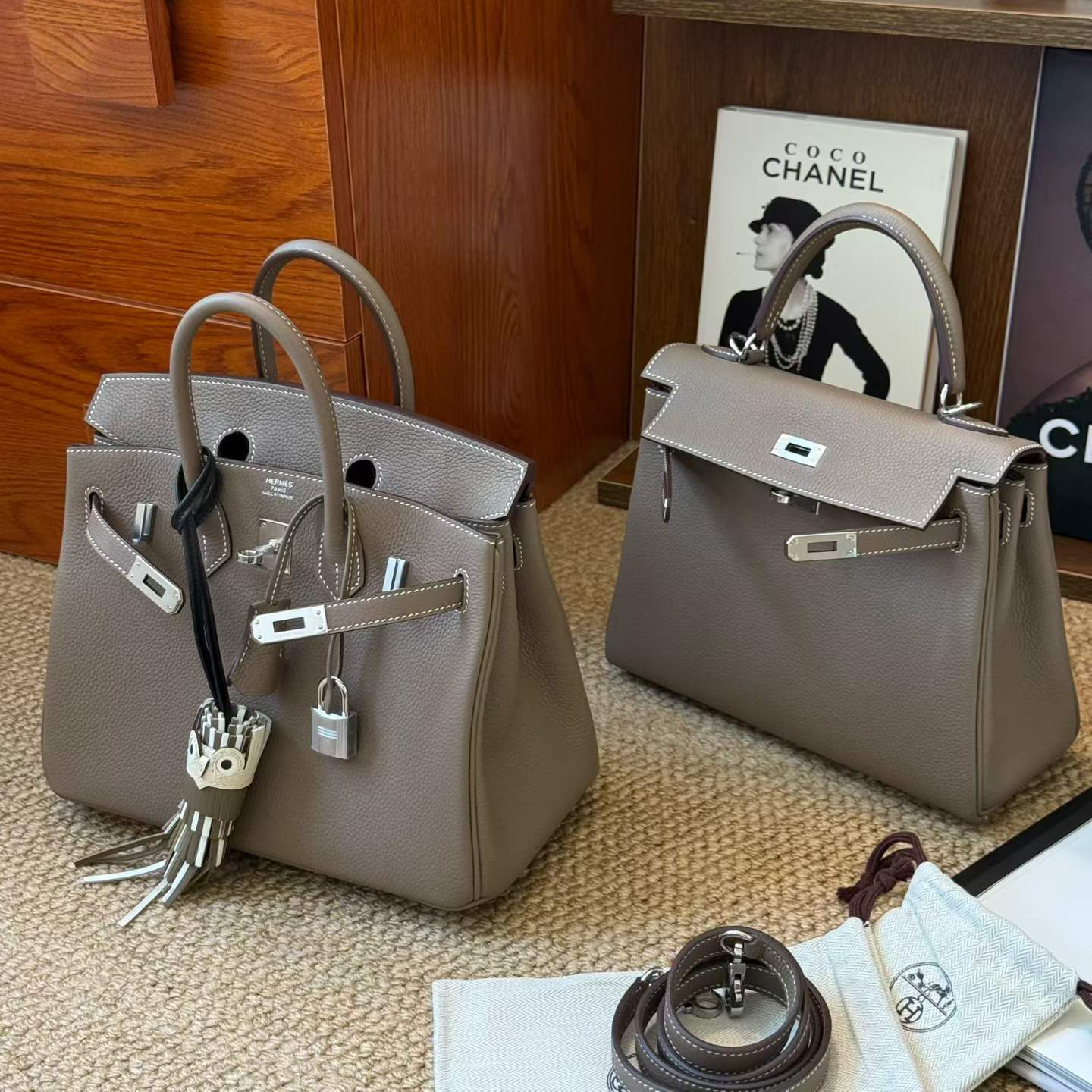 Hermès Birkin 25 Etoupe Togo Gold Hardware/Palladium Hardware - Image 8