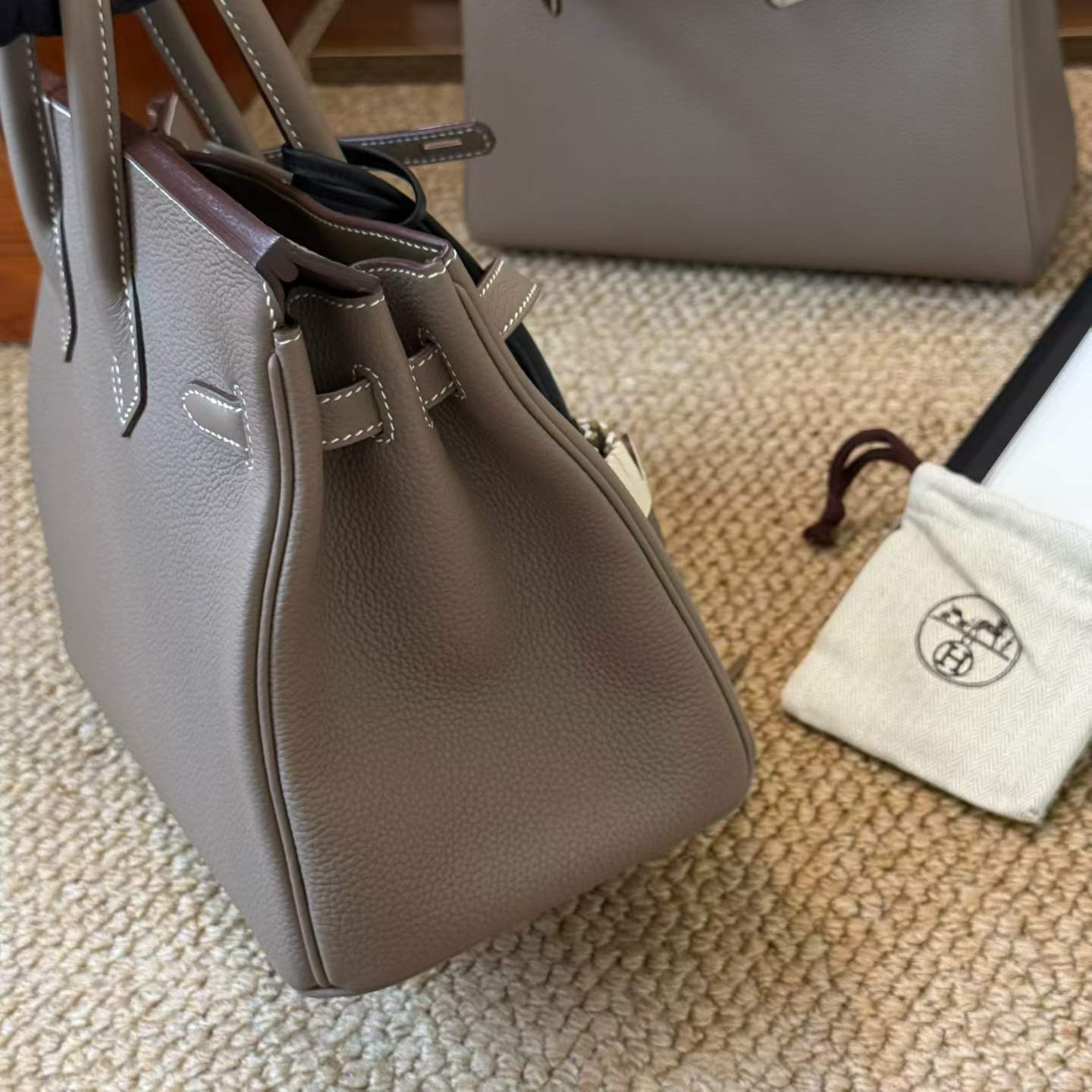 Hermès Birkin 25 Etoupe Togo Gold Hardware/Palladium Hardware - Image 5