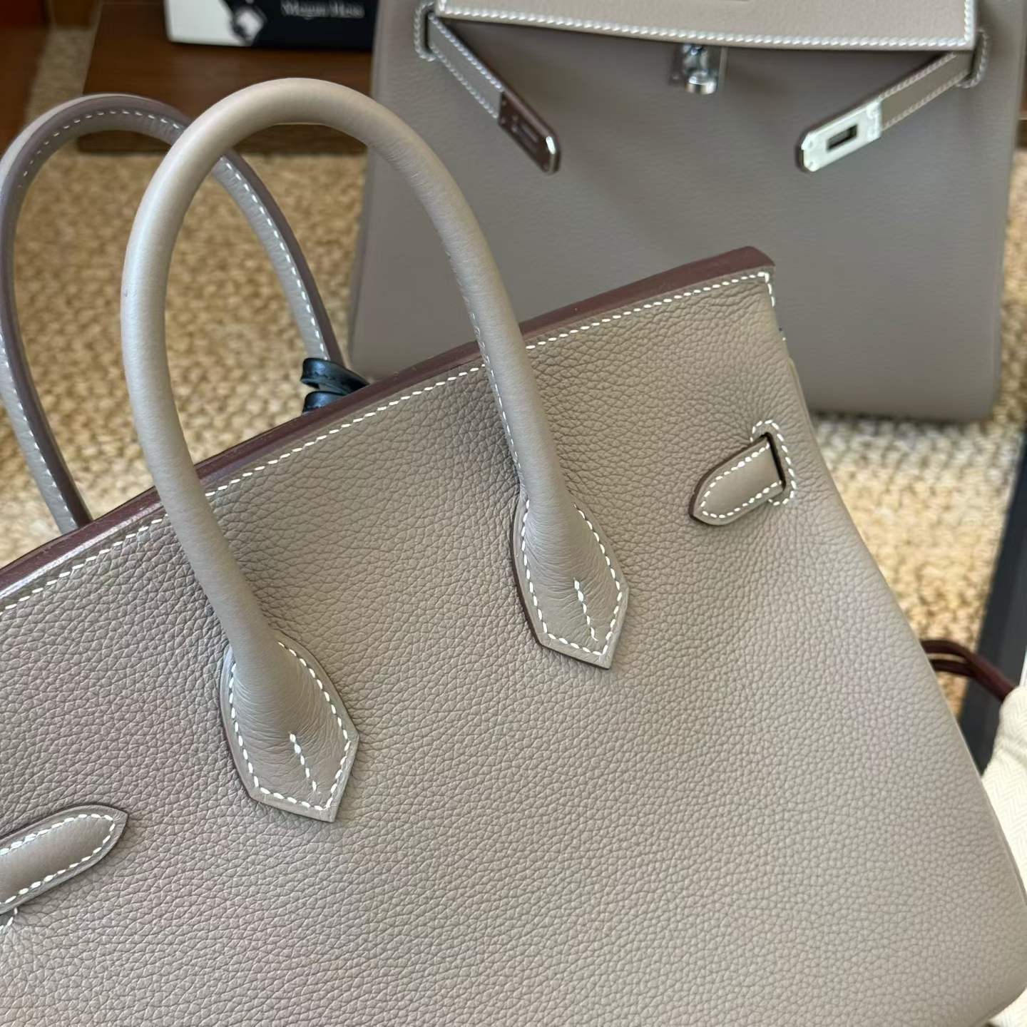 Hermès Birkin 25 Etoupe Togo Gold Hardware/Palladium Hardware - Image 4