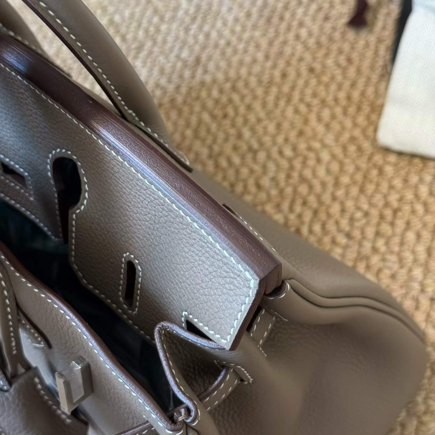 Hermès Birkin 25 Etoupe Togo Gold Hardware/Palladium Hardware - Image 3