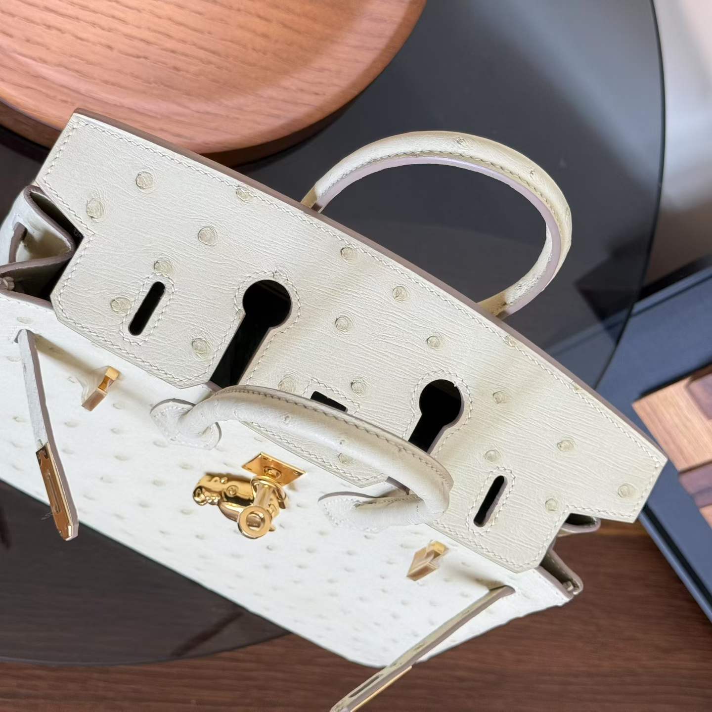 Hermès Birkin 25 Craie Ostrich Gold Hardware - Image 11