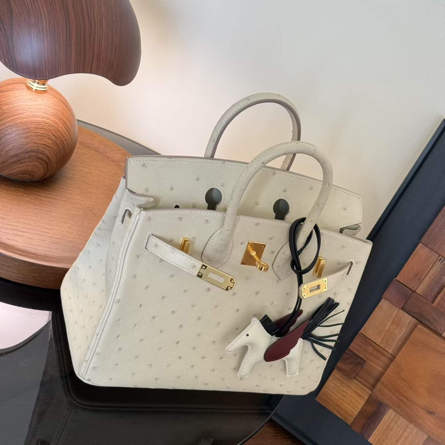 Hermès Birkin 25 Craie Ostrich Gold Hardware - Image 7
