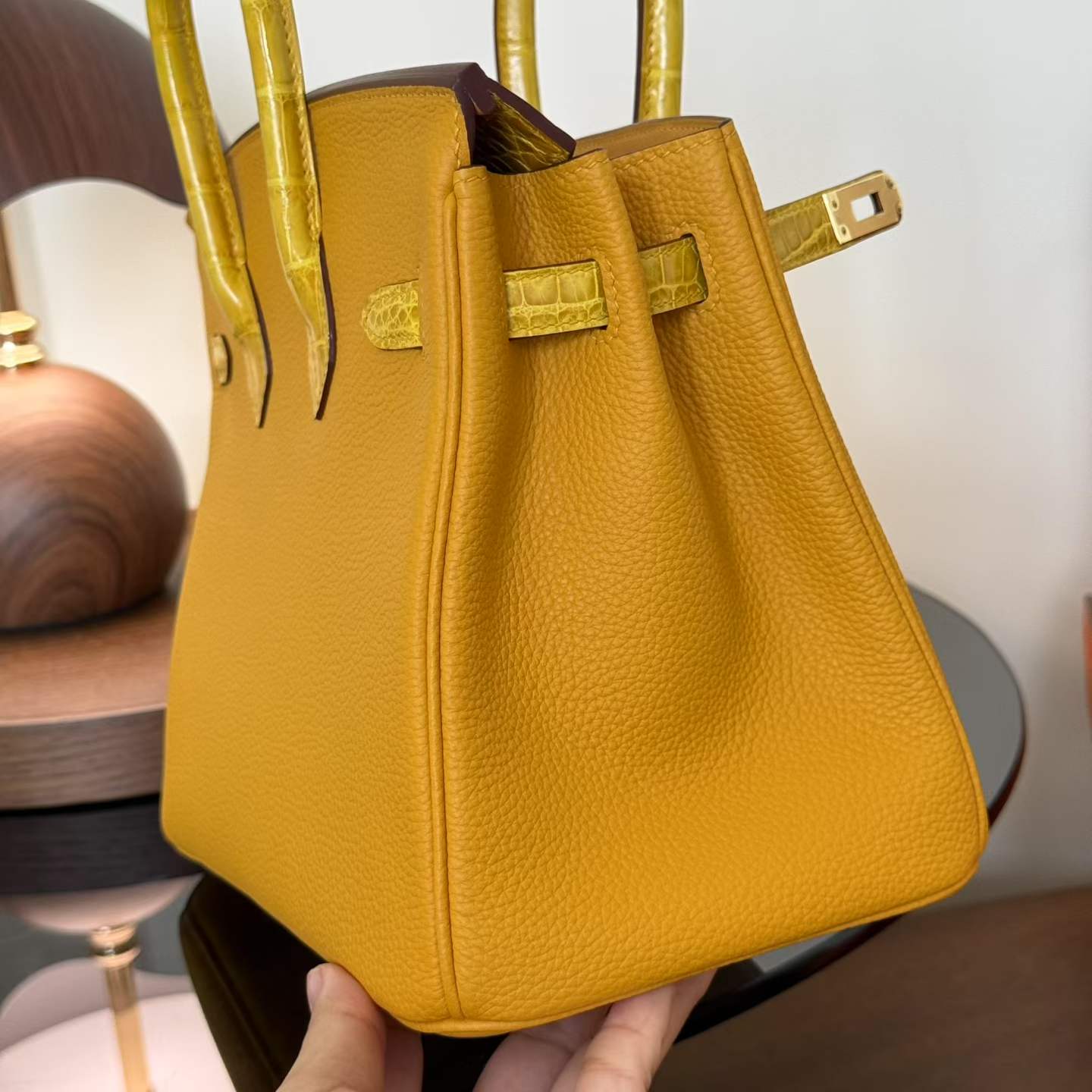 Hermès Birkin 25 Touch Amber Togo Crocodile Gold Hardware - Image 4