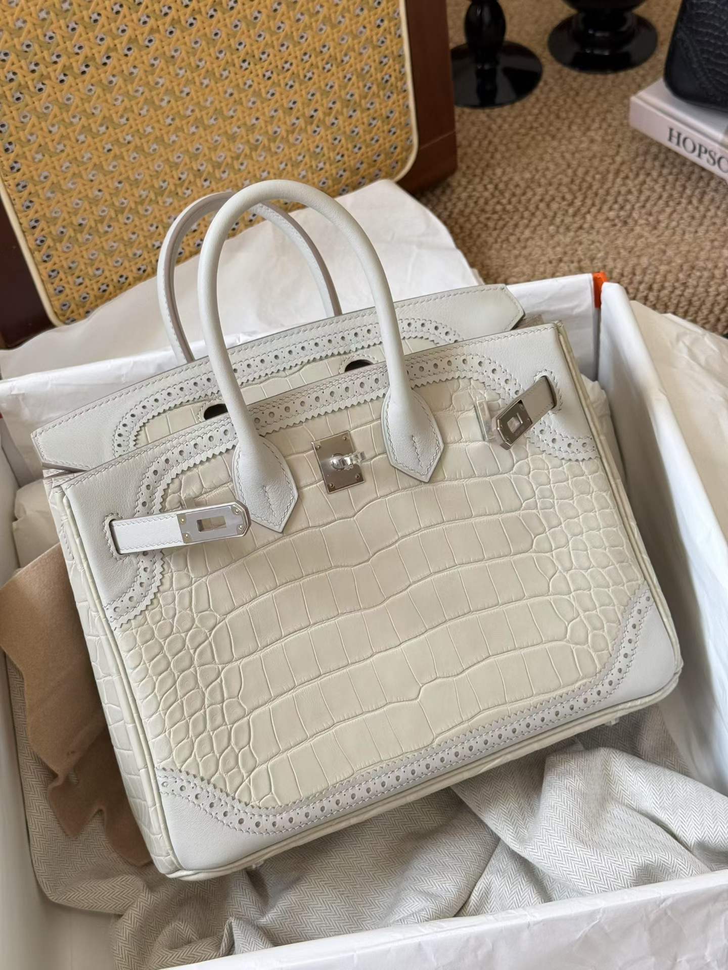 Hermès Birkin 25 White Ghilies Matte Crocodile Palladium Hardware - Image 2