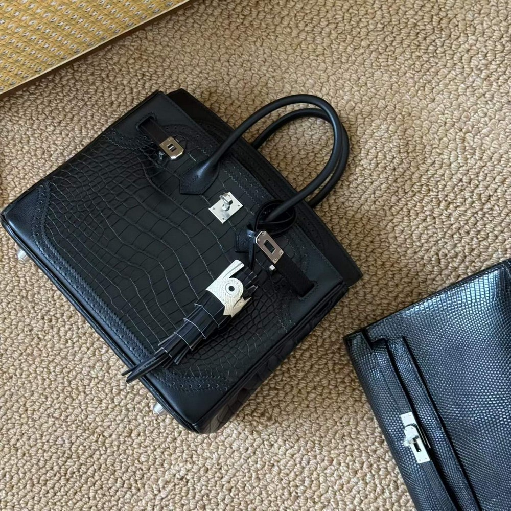 Hermès Birkin 25 Black Ghilies Matte Crocodile Palladium Hardware - Image 3