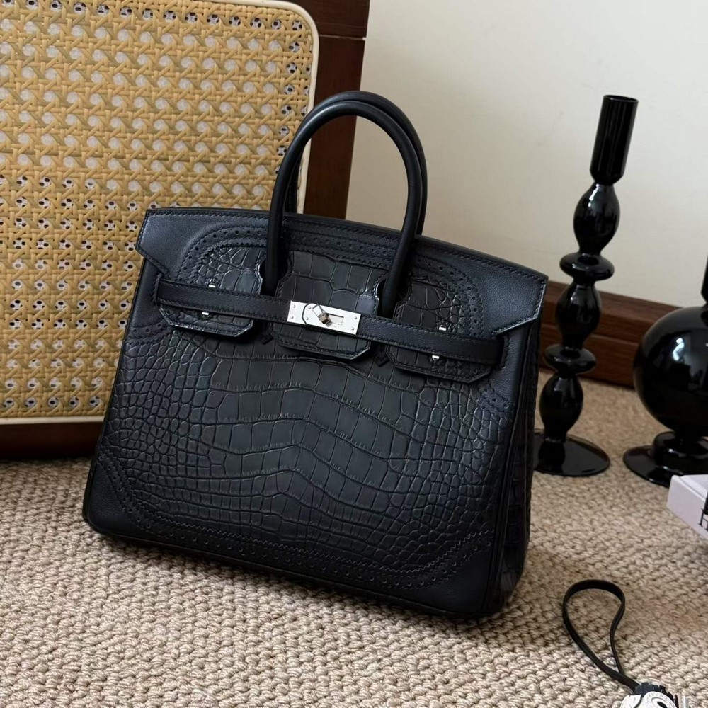 Hermès Birkin 25 Black Ghilies Matte Crocodile Palladium Hardware - Image 2