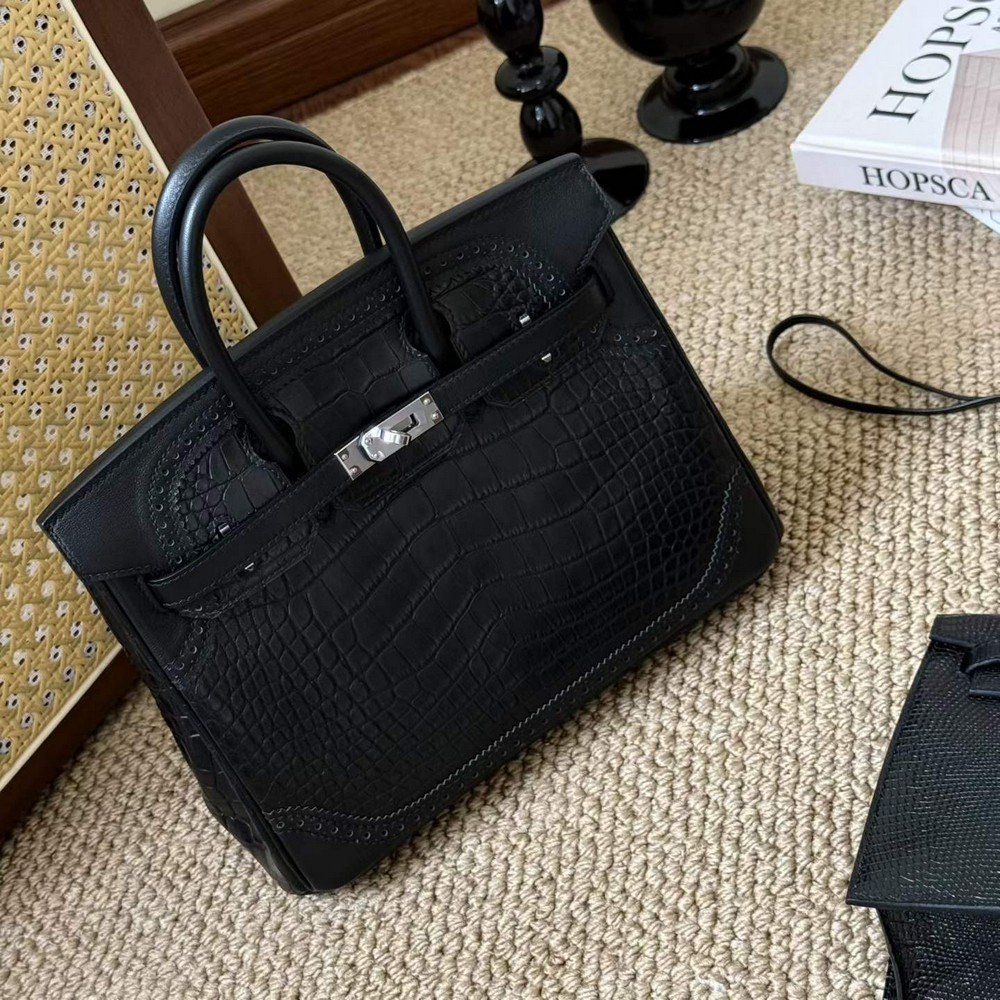Hermès Birkin 25 Black Ghilies Matte Crocodile Palladium Hardware - Image 9