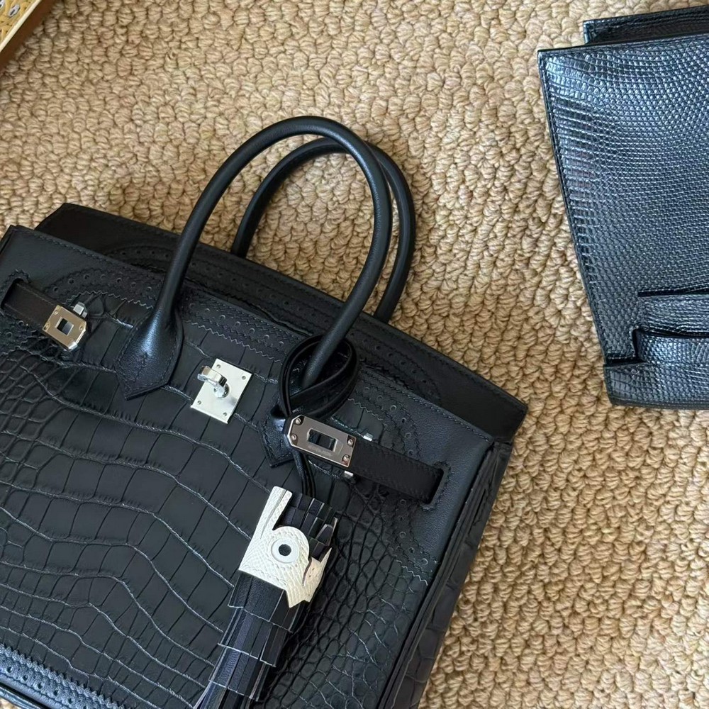 Hermès Birkin 25 Black Ghilies Matte Crocodile Palladium Hardware - Image 6