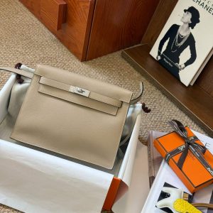 Alternative view of Hermès Kelly Danse Trench Evercolor Gold Hardware/Palladium Hardware