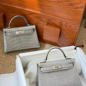 Alternative view of Hermès Kelly Mini II Gris Perle Shiny Niloticus Crocoidle Palladium Hardware