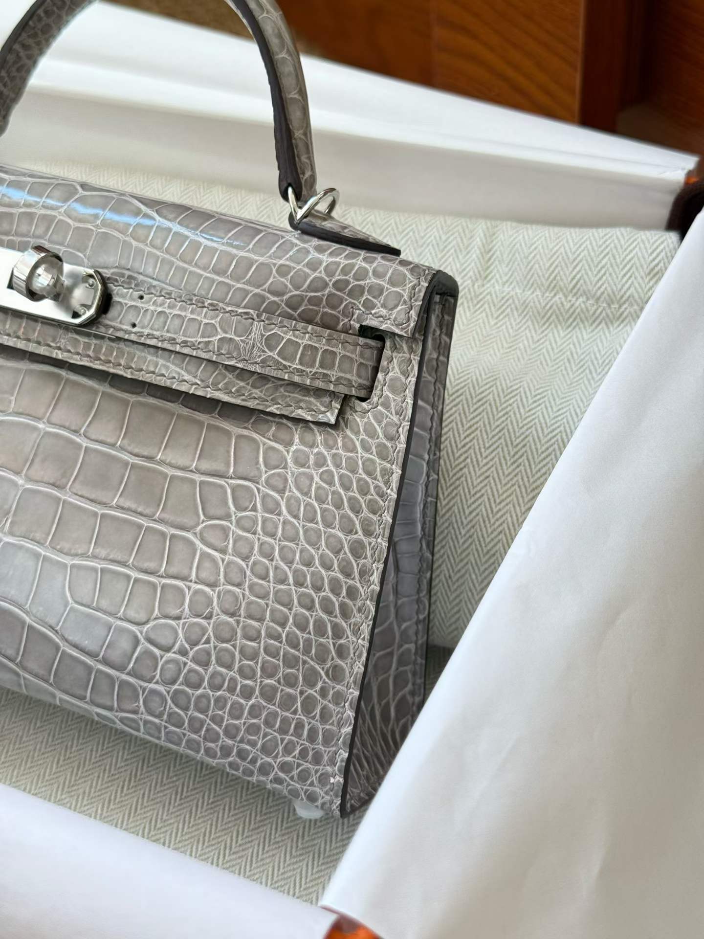 Hermès Kelly Mini II Gris Perle Shiny Niloticus Crocoidle Palladium Hardware - Image 5