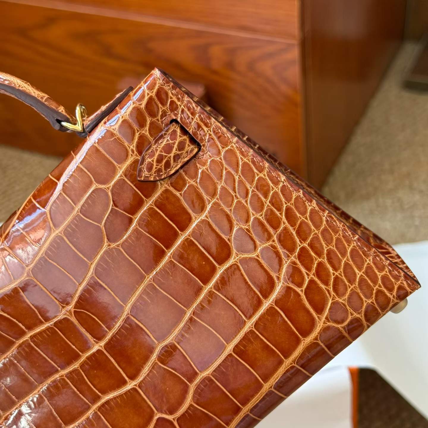 Hermès Kelly Mini II Miel Shiny Niloticus Croocidle Gold Hardware - Image 4