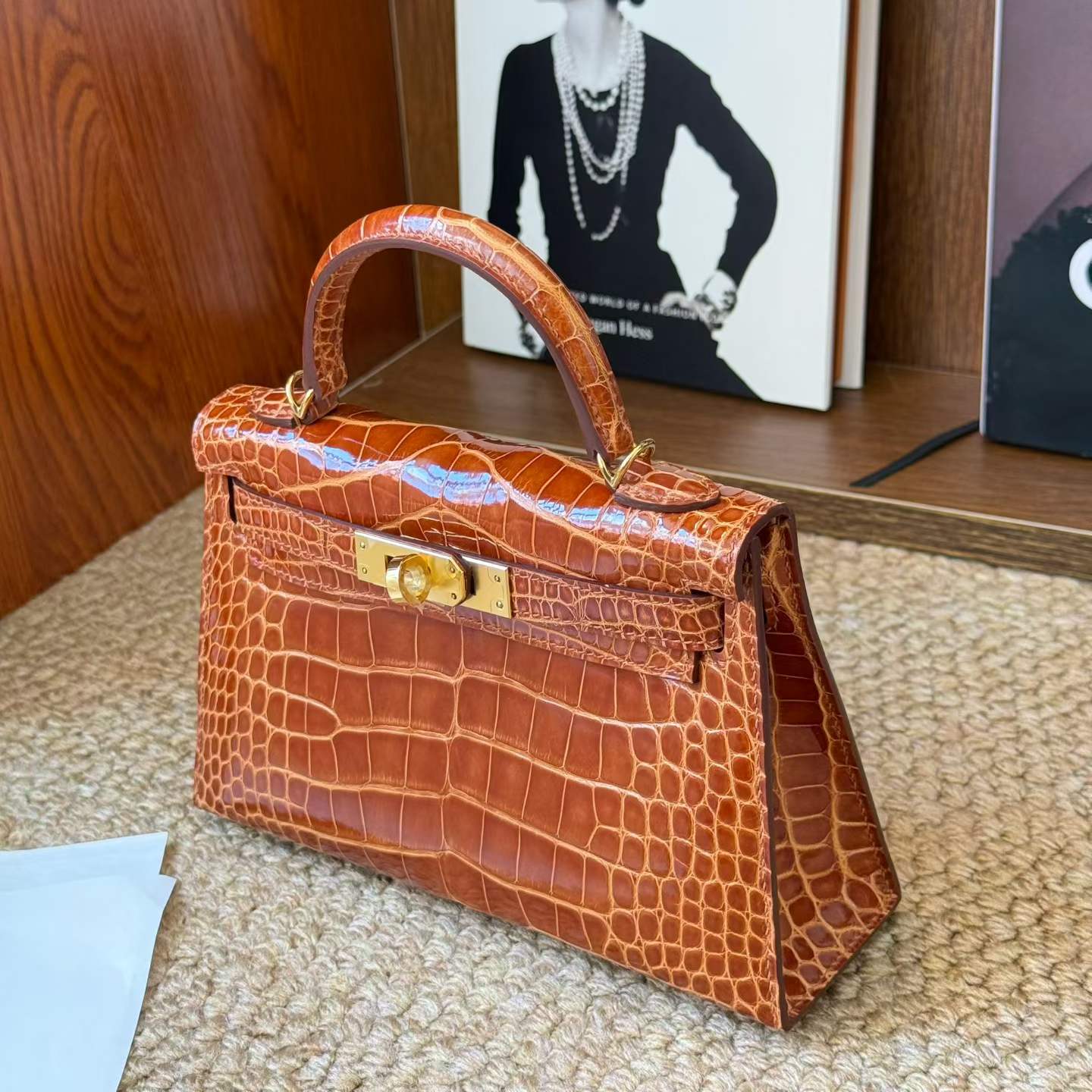 Hermès Kelly Mini II Miel Shiny Niloticus Croocidle Gold Hardware - Image 3