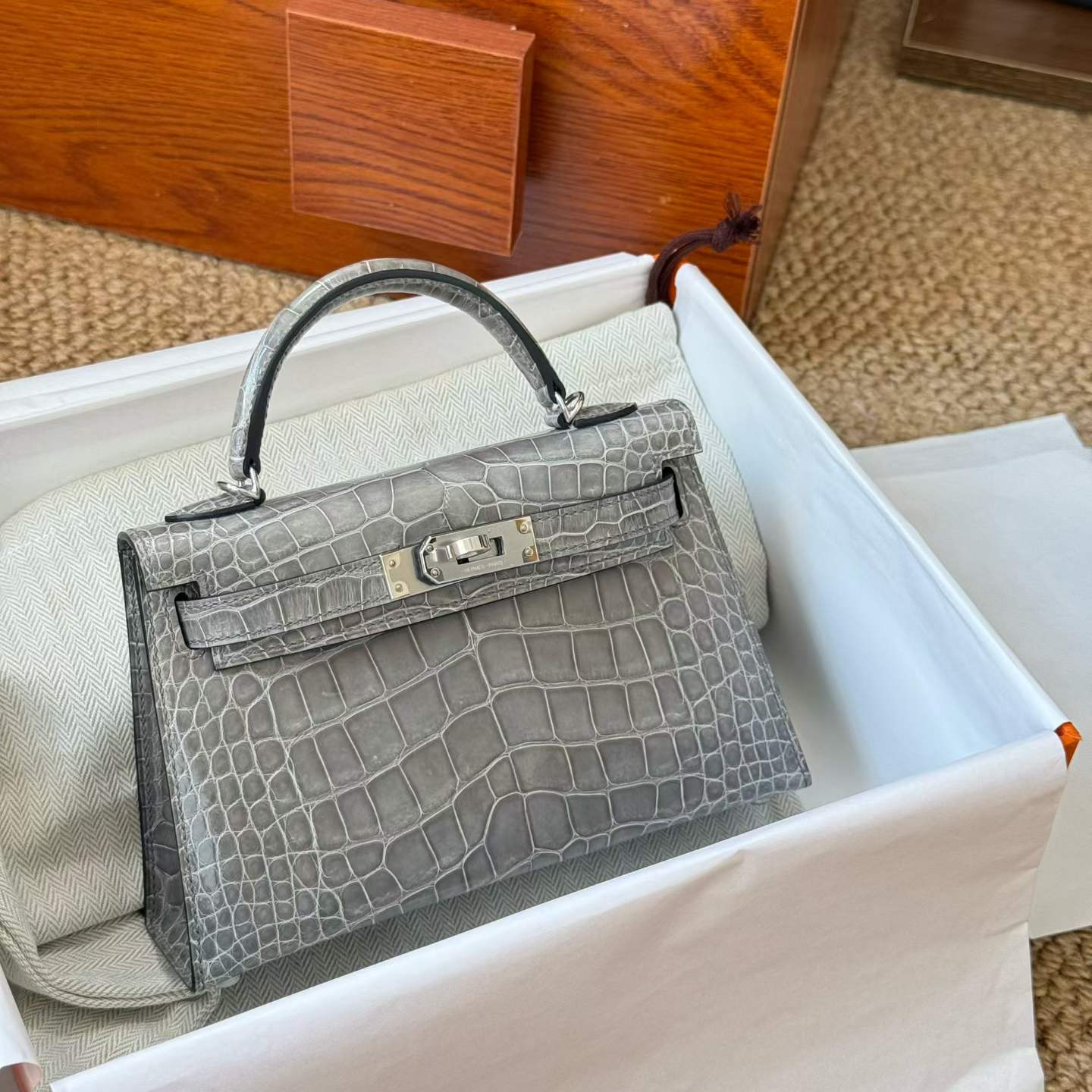 Hermès Kelly Mini II Gris Perle Shiny Niloticus Crocoidle Palladium Hardware - Image 6