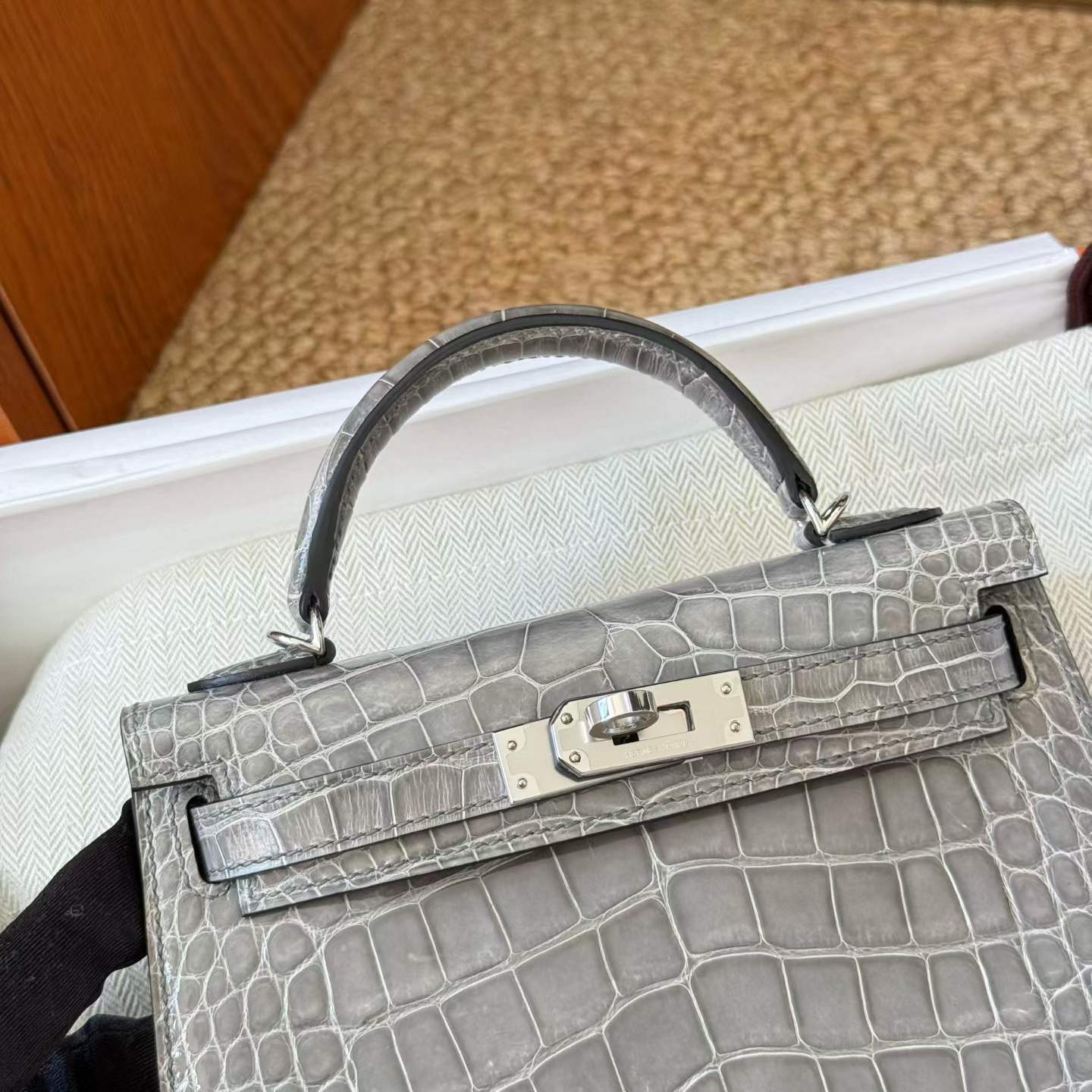 Hermès Kelly Mini II Gris Perle Shiny Niloticus Crocoidle Palladium Hardware - Image 8