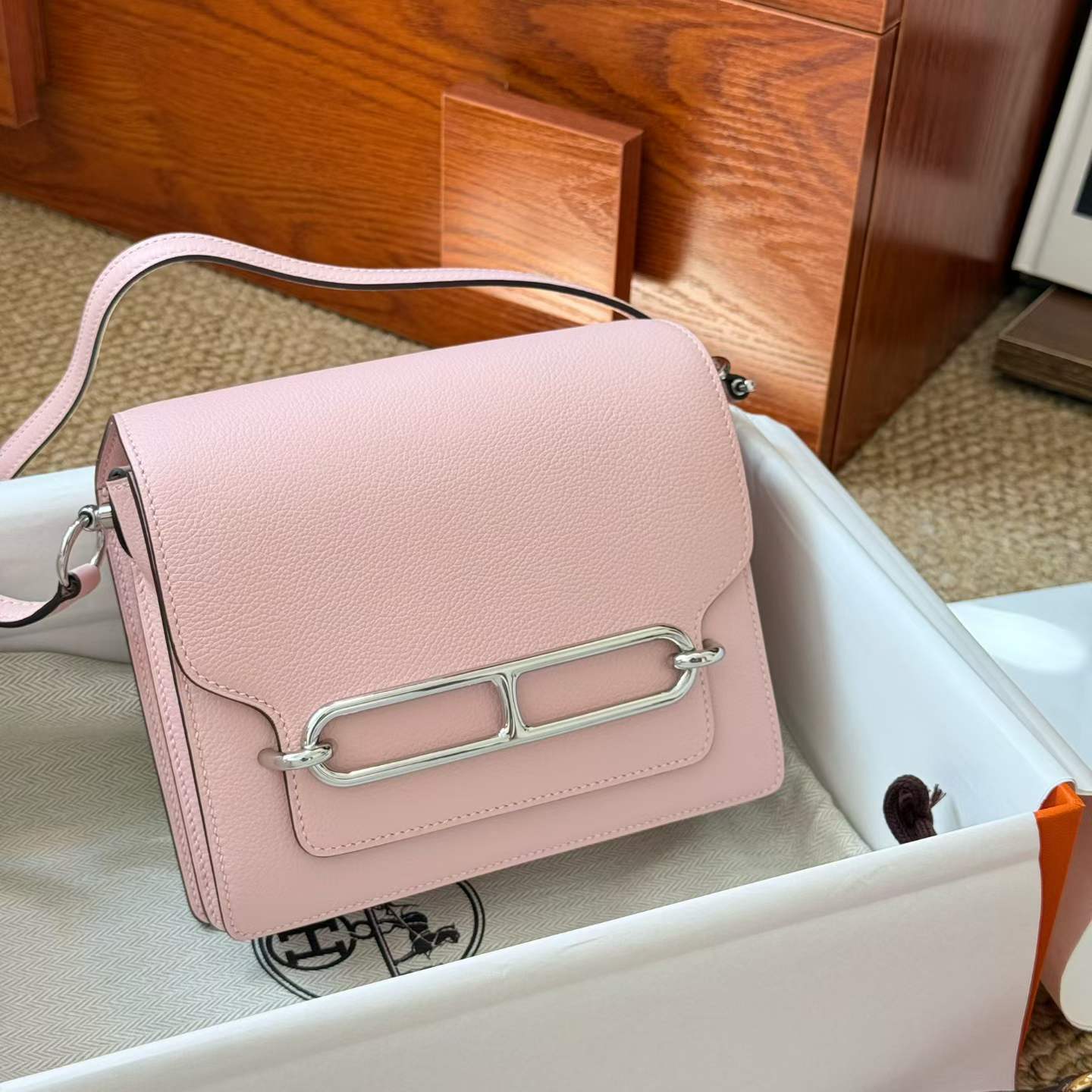 Hermès Roulis 18 Rose Sakura Evercolor Palladium Hardware/Gold Hardware - Image 3