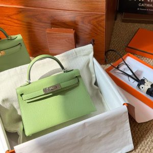 Alternative view of Hermès Kelly Mini II Rouge H Ostrich Gold Hardware