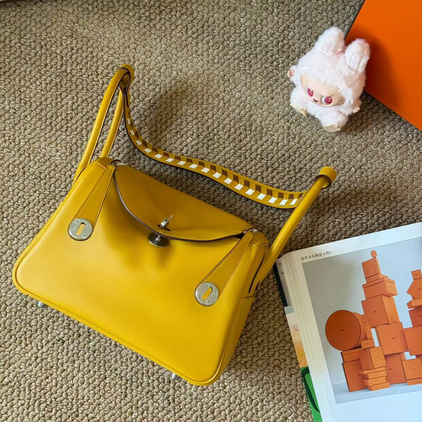 Hermès Lindy 26 Amber Swift Piano Strap