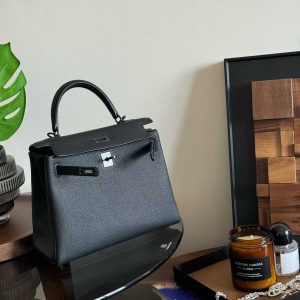 Alternative view of Hermès Kelly 25 Black Togo Palladium Hardware