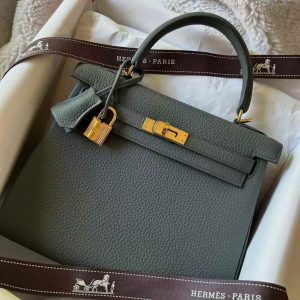 Alternative view of Hermès Kelly 25 Vert Amande Togo Gold Hardware