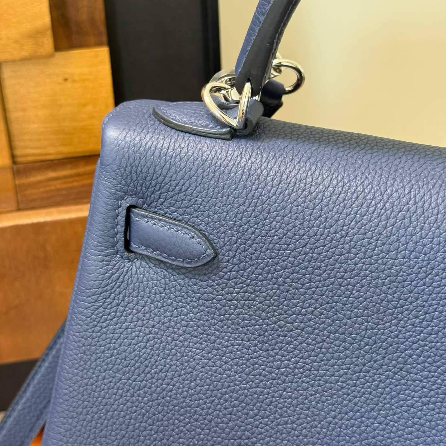 Hermès Kelly 25 Blue Saphir Togo Palladium Hardware - Image 4