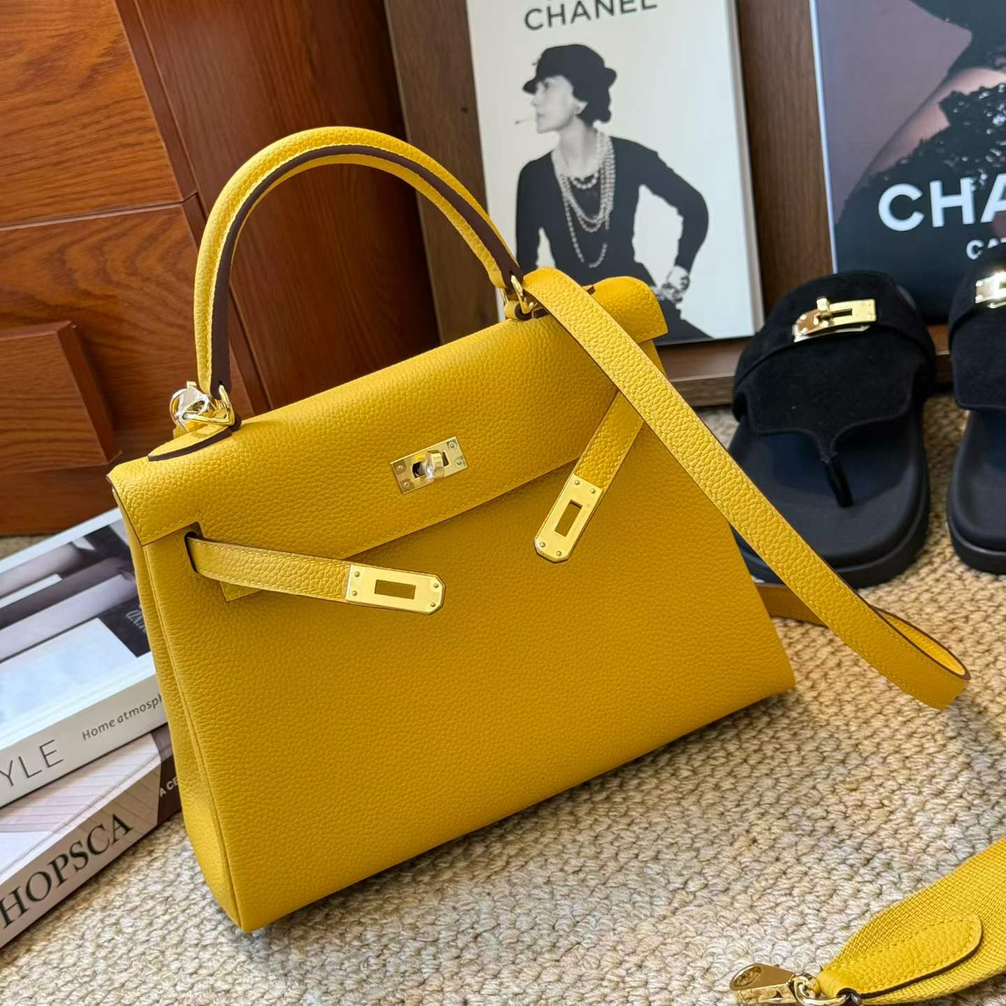 Hermès Kelly 25 Amber Togo Gold Hardware - Image 6