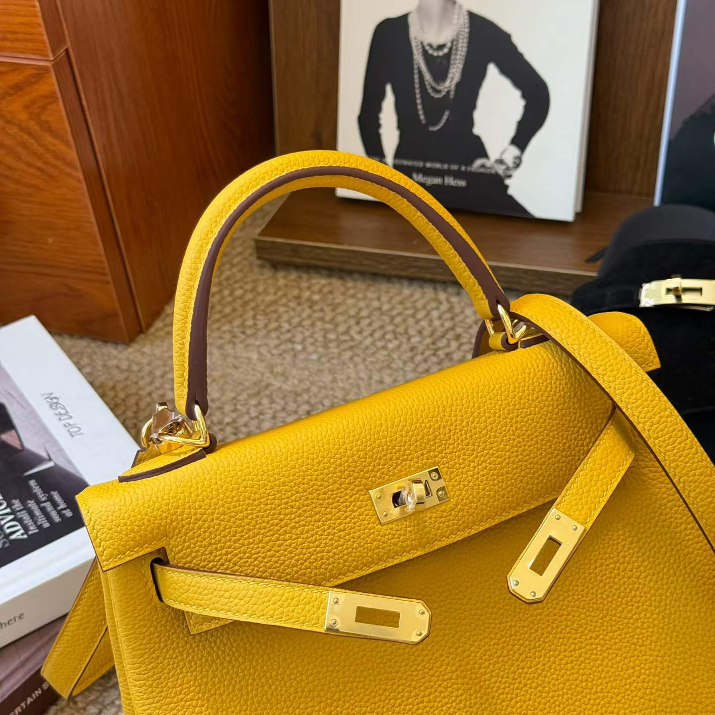 Hermès Kelly 25 Amber Togo Gold Hardware - Image 4