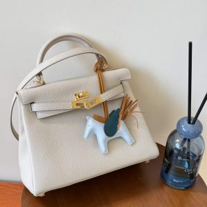 Alternative view of Hermès Kelly 25 Craie Togo Gold Hardware