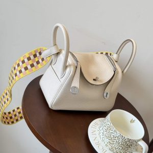 Alternative view of Hermès Mini Lindy Craie Clemence Palladium Hardware