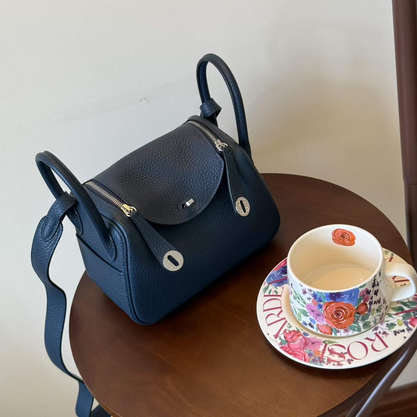 Hermès Mini Lindy Blue Nuit Clemence Palladium Hardware - Image 3