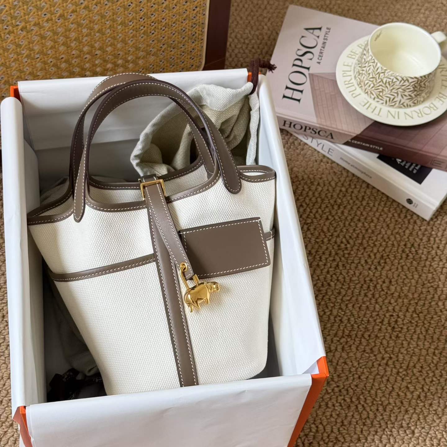 Hermès Picotin 18 White-Etoupe Canvas Palladium Hardware - Image 2