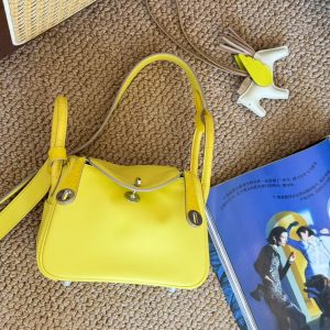 Alternative view of Hermès Mini Lindy Lime Swift Palladium Hardware