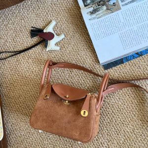 Alternative view of Hermès Mini Lindy Gold Sudea Swift Gold Hardware