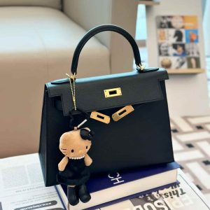 Alternative view of Hermès Kelly 25 Black Epsom Gold Hardware