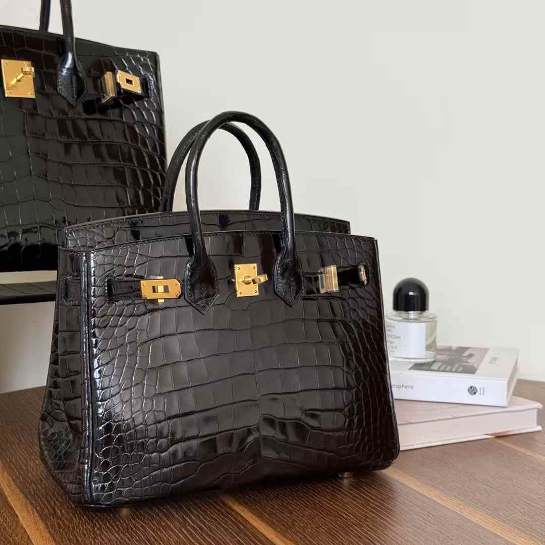 Hermès Birkin 30 Black Shiny Crocodile Gold Hardware - Image 22