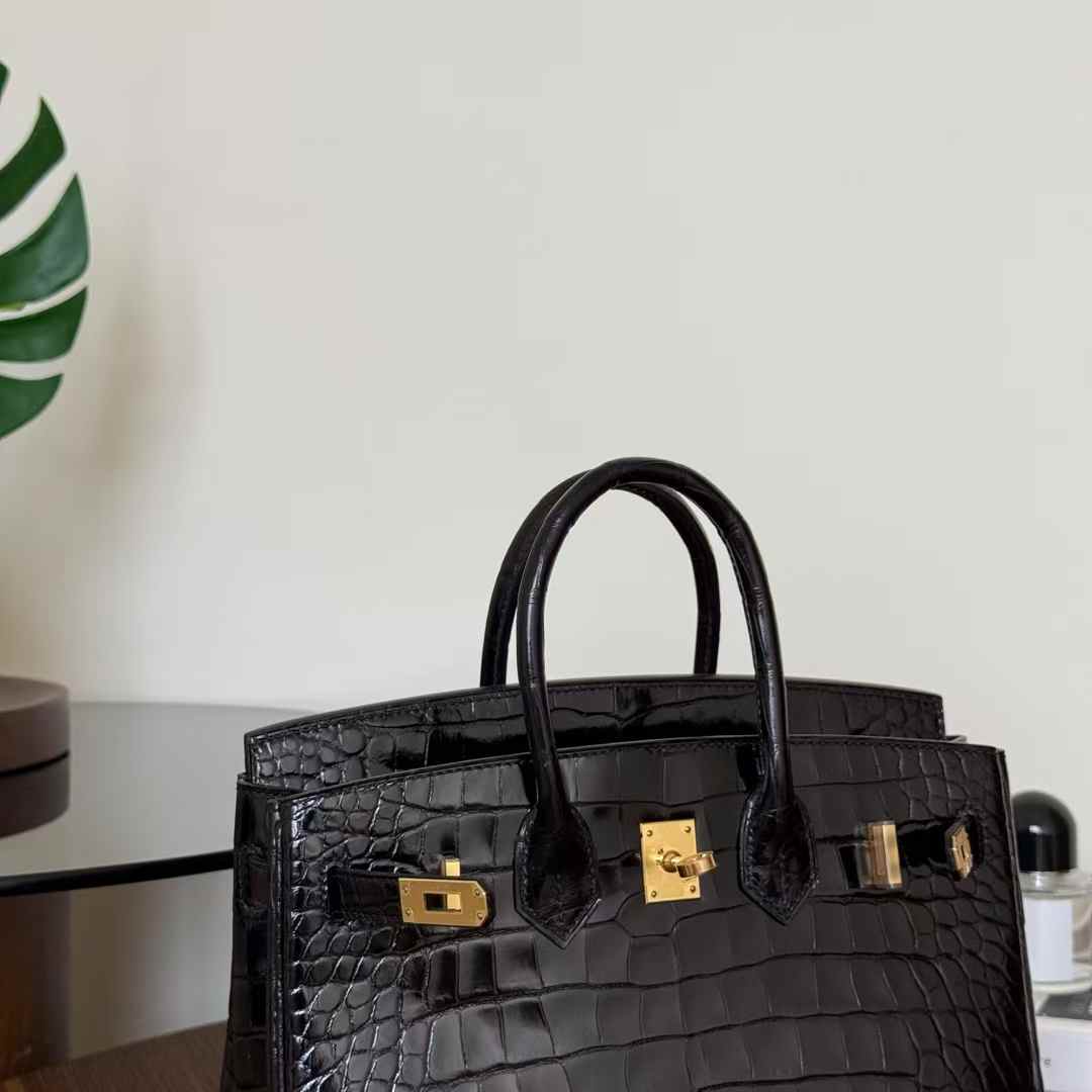 Hermès Birkin 30 Black Shiny Crocodile Gold Hardware - Image 20