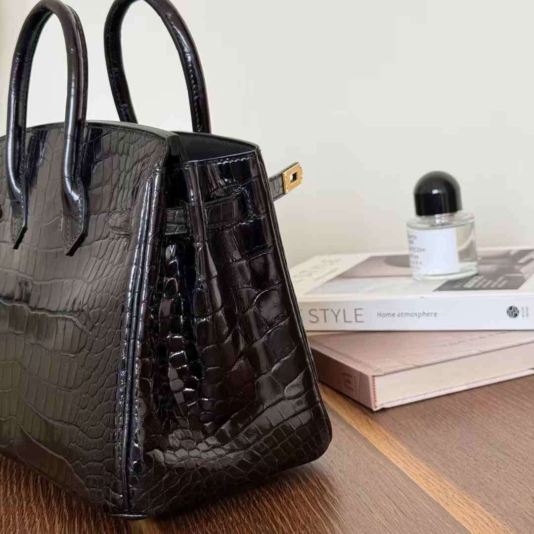 Hermès Birkin 30 Black Shiny Crocodile Gold Hardware - Image 19