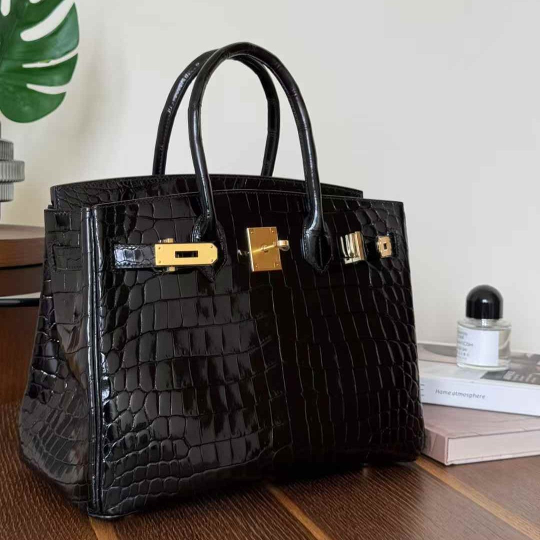 Hermès Birkin 30 Black Shiny Crocodile Gold Hardware - Image 17