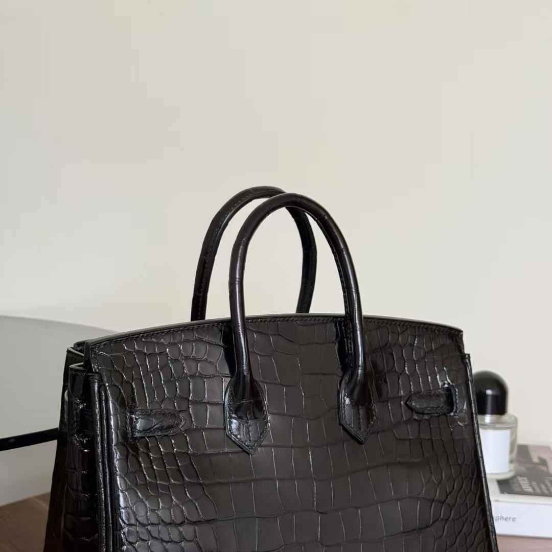 Hermès Birkin 30 Black Shiny Crocodile Gold Hardware - Image 7