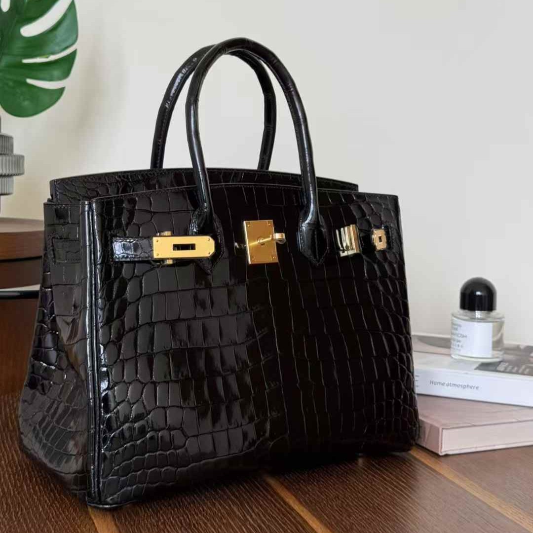 Hermès Birkin 30 Black Shiny Crocodile Gold Hardware - Image 6