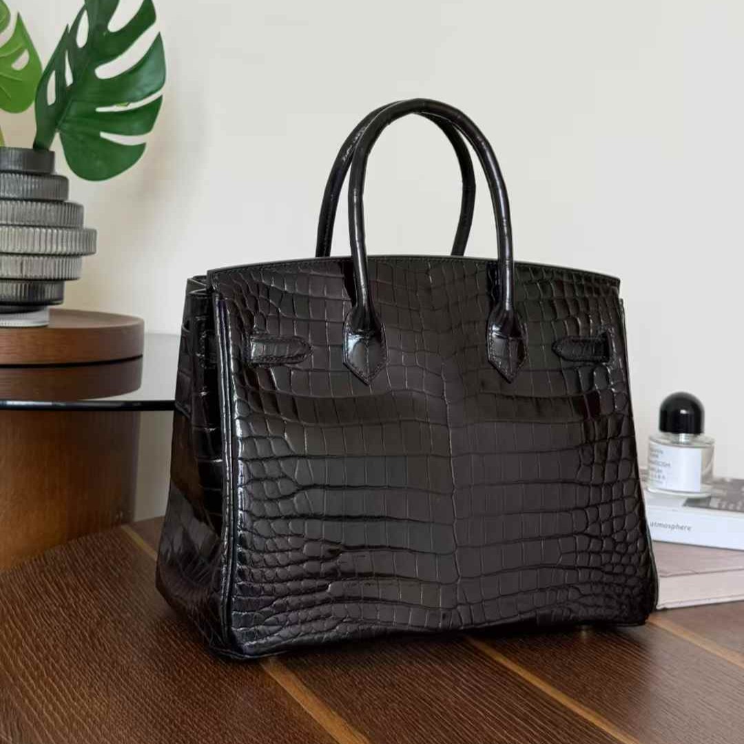 Hermès Birkin 30 Black Shiny Crocodile Gold Hardware - Image 23