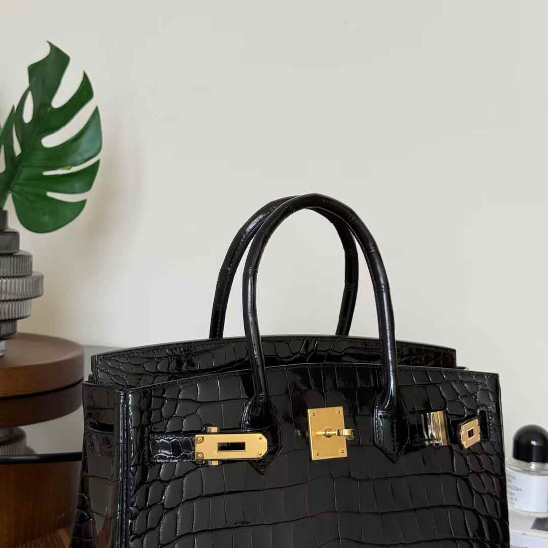Hermès Birkin 30 Black Shiny Crocodile Gold Hardware - Image 5