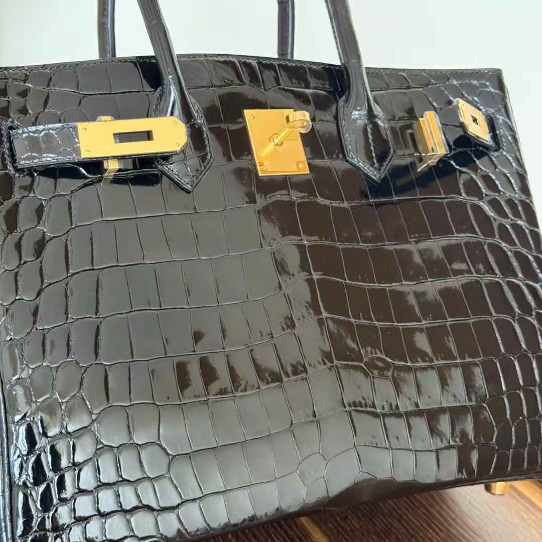Hermès Birkin 30 Black Shiny Crocodile Gold Hardware - Image 4