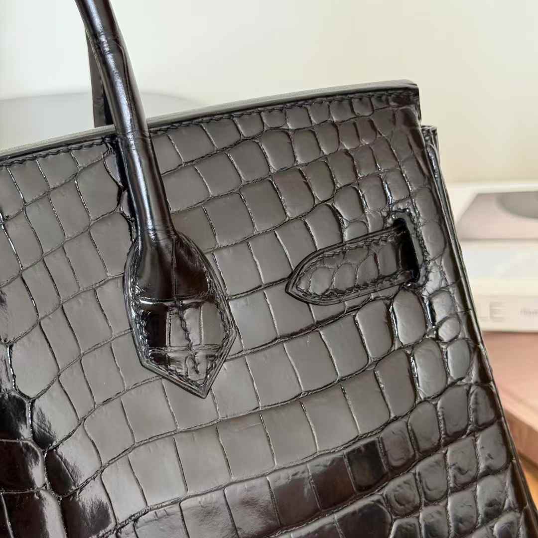 Hermès Birkin 30 Black Shiny Crocodile Gold Hardware - Image 3